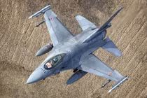 Vì sao Iran coi thường chiến đấu cơ "quốc bảo" J-10 của Trung Quốc 