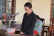 Chém vợ không thương tiếc vì hay... bấm điện thoại 