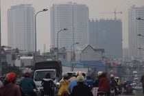 Sài Gòn chìm trong mờ ảo vì sương mù khô