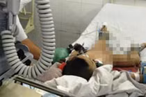 Mẹ ngã quỵ chứng kiến con 3 tuổi ngã chung cư tử vong