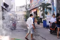 Người đàn ông chạy xe ôm chết bất thường trong hẻm nhỏ