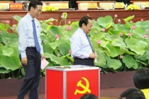 Chủ tịch quận trẻ nhất TP HCM bỏ phiếu bầu BCH Đảng bộ TP