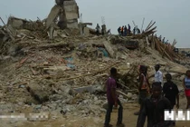 Hiện trường vụ sập nhà 5 tầng ở Nigeria, 22 người chết