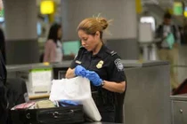 Choáng với những món đồ độc bị tịch thu ở sân bay