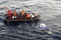 Video: Những hình ảnh đầu tiên của CASA 8983 dưới đáy biển