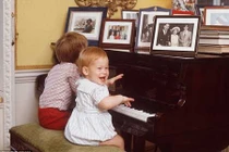 Ảnh thời thơ ấu của Hoàng tử Anh Harry