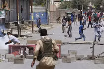 Đụng độ dữ dội ở Kashmir qua ảnh