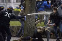 Chùm ảnh biểu tình phản đối luật lao động mới ở Pháp