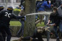 Chùm ảnh biểu tình phản đối luật lao động mới ở Pháp