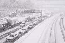 Bão tuyết đổ bộ bờ Đông nước Mỹ, 7.000 chuyến bay bị hoãn