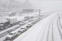 Bão tuyết đổ bộ bờ Đông nước Mỹ, 7.000 chuyến bay bị hoãn