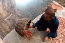 Mục sở thị ngôi làng nguy hiểm nhất thế giới 