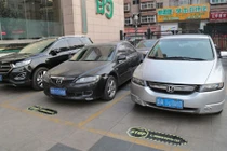 Lạ lùng chia chỗ đậu xe dựa trên kích cỡ áo ngực