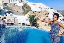 Sốt với bộ ảnh “trăng mật không chồng” của gái trẻ Pakistan