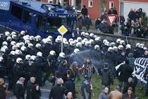 Dân Đức biểu tình chống người tị nạn ở Cologne