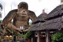 Kinh ngạc những bức tượng quái dị nhất thế giới