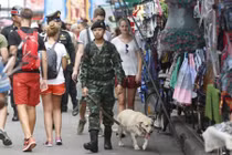 Chùm ảnh an ninh thắt chặt sau loạt đánh bom ở Thái Lan