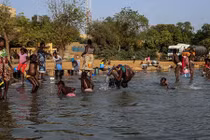 Cuộc sống đời thường bên bờ sông Niger qua ảnh