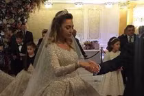 Hoa mắt đám cưới xa hoa của con trai tỷ phú Nga 