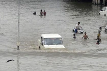 Những hình ảnh lũ lụt hãi hùng ở Ấn Độ