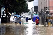 Hình ảnh đầu tiên bão Megi đổ bộ Trung Quốc