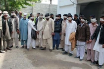 Pakistan: Thiêu sống cô gái trẻ vì giúp cặp đôi bỏ trốn