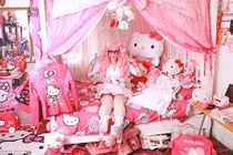 Gặp cô nàng mê Hello Kitty điên cuồng