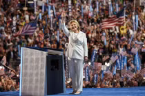 Bà Hillary Clinton nhận đề cử trở thành ứng viên tổng thống