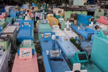 Chùm ảnh dân nghèo Philippines sống giữa nghĩa địa