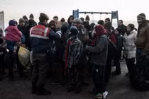 Hàng nghìn người tị nạn Syria chạy tới biên giới TNK