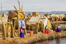 Bộ tộc Unos sống trên đảo nổi hồ Titicaca qua ảnh