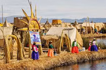 Bộ tộc Unos sống trên đảo nổi hồ Titicaca qua ảnh