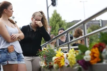 Dân Đức thắp nến tưởng nhớ nạn nhân xả súng ở Munich