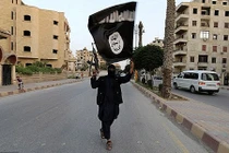 Ghê rợn thành viên IS hành quyết chính mẹ ruột