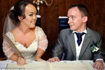 Chùm ảnh cưới của cặp đôi lùn ở Vương quốc Anh 