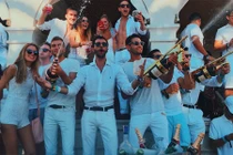  Kỳ nghỉ hè sang chảnh của giới trẻ nhà giàu 