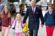 Ảnh hoàng tử, công chúa trong ngày đầu tiên tới trường