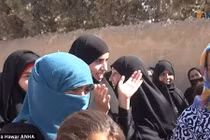 Phụ nữ Syria ăn mừng chiến thắng ở Manbij qua ảnh