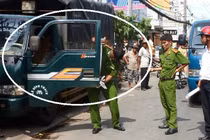 Mở cửa ô tô không quan sát, một phụ nữ chết thảm