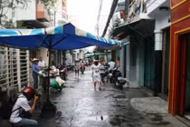 Kinh hoàng nam thanh niên dùng 2 dao cắt cổ tự sát 