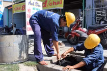 Đình chỉ chức vụ 8 lãnh đạo nhận “lương khủng”