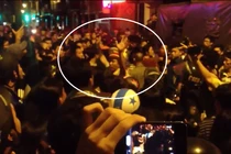 Hàng trăm người “vây” CSGT xử phạt con chủ quán bar