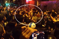 Hàng trăm người “vây” CSGT xử phạt con chủ quán bar