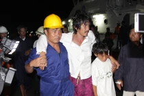 Đau đớn nhìn xác đồng nghiệp nhưng không vớt được