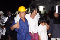 Đau đớn nhìn xác đồng nghiệp nhưng không vớt được