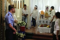 Đám tang Wanbi Tuấn Anh ngập màu trắng