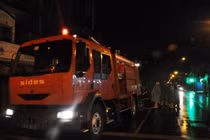 Cháy nhà lúc nửa đêm, một cụ già mắc kẹt