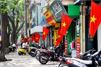 Đường phố Hà Nội ngập tràn cờ hoa mừng Quốc khánh 2/9