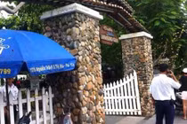 Vợ phó công an quận Hà Nội chết trong bể bơi khách sạn