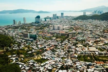 Cao ốc dày đặc, 'bóp nghẹt' phố biển Nha Trang